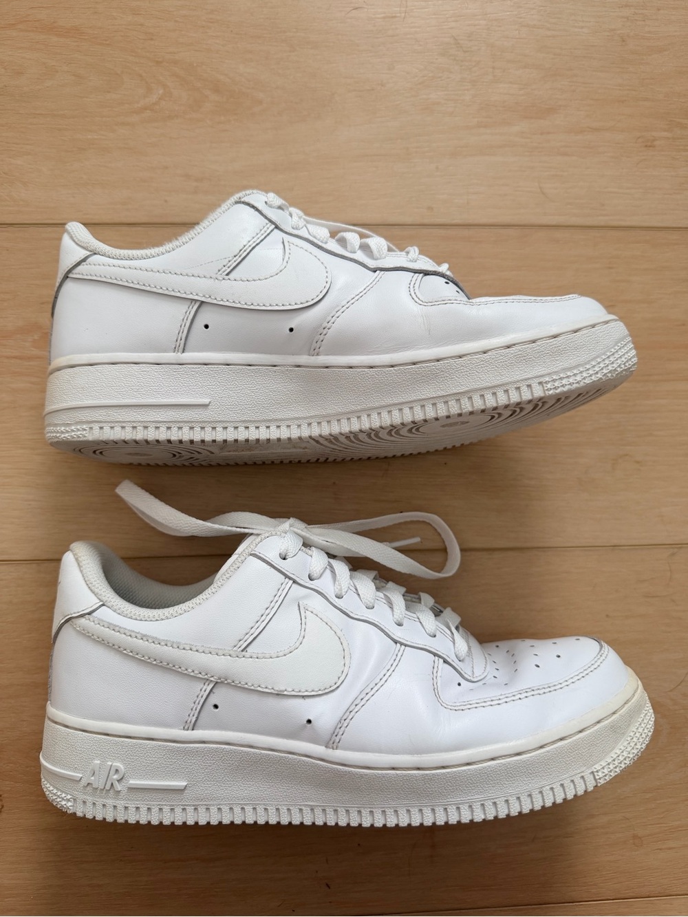 Men’s Nike White Low-Top Leather Sneakers